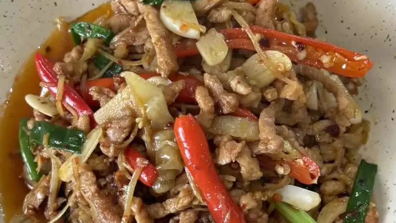 子姜肉丝下饭秘诀曝光:火候调味精准拿捏 酸辣脆嫩风味拉满