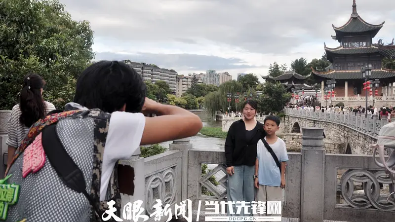“拍张美照发朋友圈！”