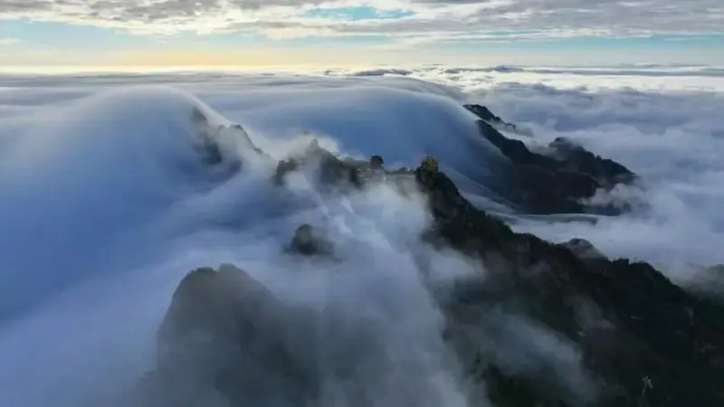 老君山月薪6万招云海观察员，多地景区砸重金推“神仙岗位”