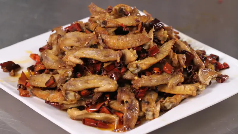 做法简单又美味的辣卤小零食麻辣鸡翅尖,学会这个配方,在家轻松自制