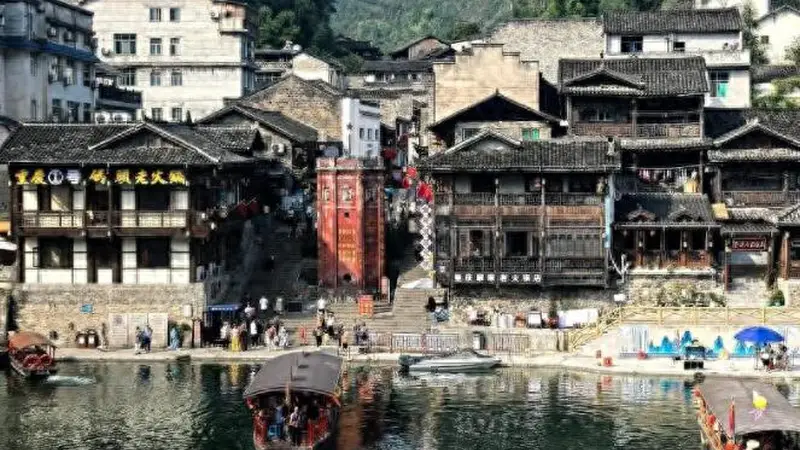 8年烧光50亿网红古镇变废墟:全国仿古小镇集体遇冷背后的问题