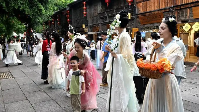 7月25日福州三坊七巷花神巡游展演开演