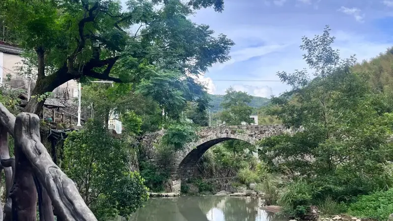 泽雅“泽源纸境”民宿成夏日亲子游热门 推窗览溪体验获好评
