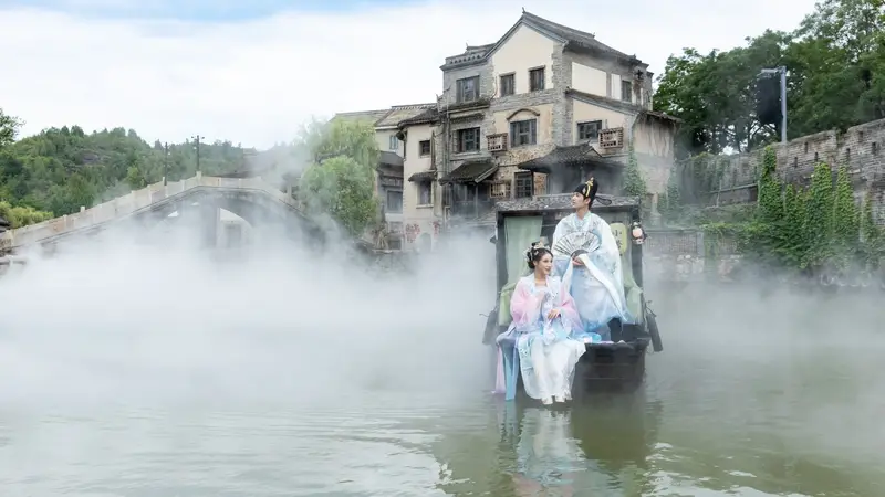 古北水镇长城脚下开放新玩法 踩水夜游享25℃清凉