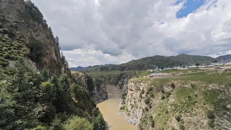 青海宁木特黄河大峡谷:高原峡谷雄姿初显 生态文旅添新地标