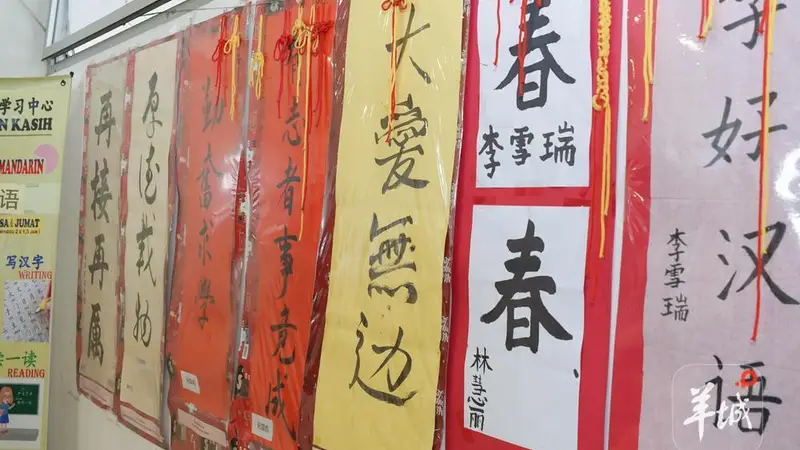广东省新闻文化交流团到访万隆 向当地华校赠送书籍与影片拷贝