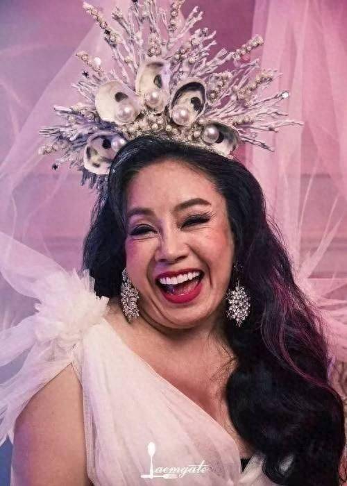 58岁富婆花式征婚！5万鲜肉排队竞聘，21年换14任男友 结局太讽刺