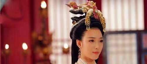 崇祯帝捧着宠妃的绣花鞋欣赏，谁知鞋面有字，直接要了宠妃的命