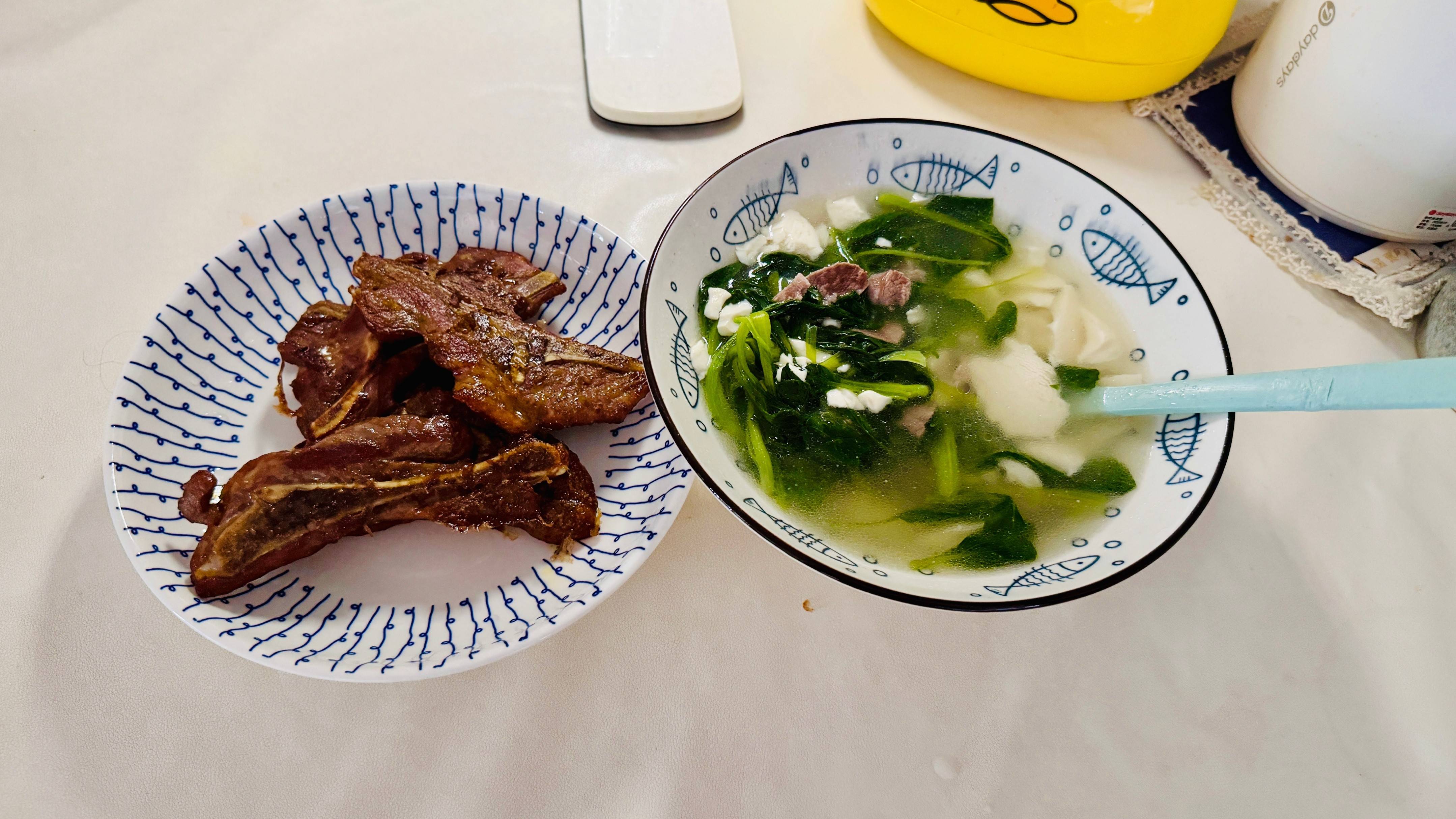一菜一汤，母女俩的一餐，吃很饱