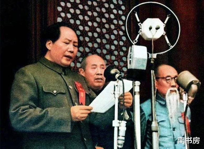 除了周恩来谁还有资格当总理？毛主席说出一人名字，众人双手赞成