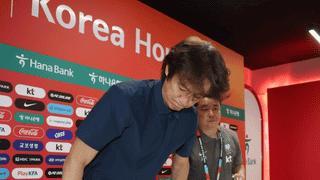 如临大敌！韩国警方加强机场安保 百名警察保护韩国队回国