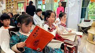 西藏日喀则市图书馆：夏日书香拂面来 避暑“充电”正当时