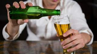 精酿对决原浆：谁才是啤酒界的真英雄？