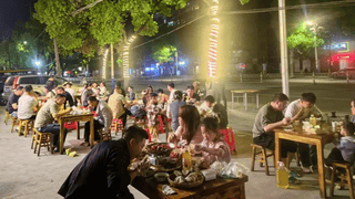 夜市曝高危小吃名单：毛蛋致儿童性早熟，常温提拉米苏引发集体中毒，海鲜烧烤藏隐忧