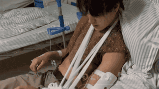 甘肃一景区NPC与游客互动被掰断手臂:对方提出掰手腕,突然发力致其胳膊骨折并晕倒,事后又遭拉黑