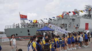 战舰列香江 赤心向家国——海军舰艇编队位香港举行舰艇开放活动见闻