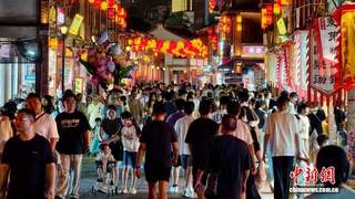 福建漳州古城暑期游人如织