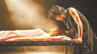 北京人艺沉浸式《罗密欧与朱丽叶》上演 莎翁经典语言魅力引关注