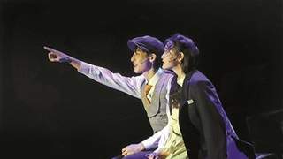 小剧场驻演《长腿叔叔》 演员伴观众成长