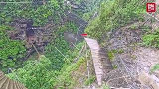 爱尔兰博主探秘中国山水 从赛博都市到自然秘境解锁全新体验