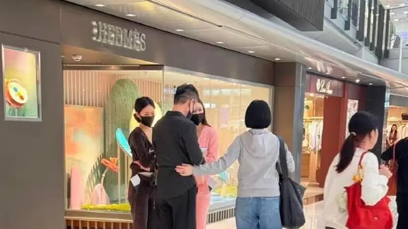 小S晒一家香港游玩照，小S全家香港度假登上热搜
