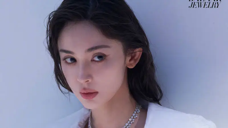 娜扎戴蓝色宝石耳钉 温柔神秘又美艳动人