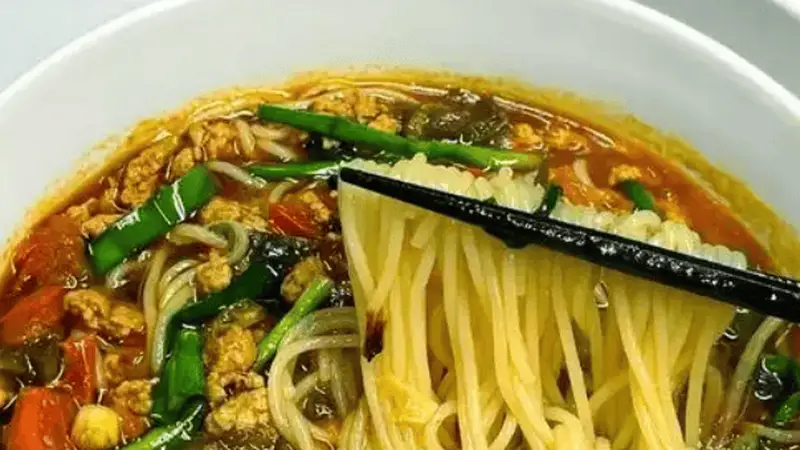 酸菜肉丝米线，酸爽开胃一吃就上瘾，做法比你想的简单多了