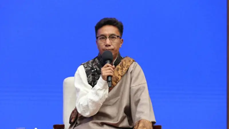 5G信号怎么“爬”上珠峰?这个藏族小伙儿做到了!