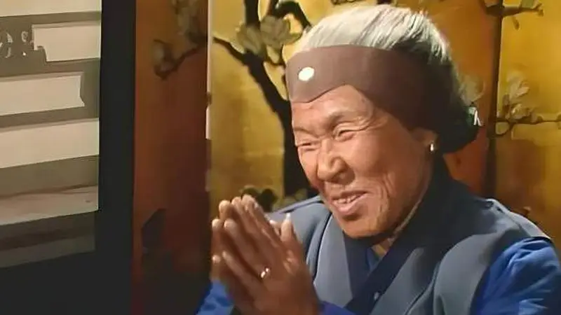红楼梦》里刘姥姥初入贾府遇无名老人 一点朴素善意改写后续全部故事