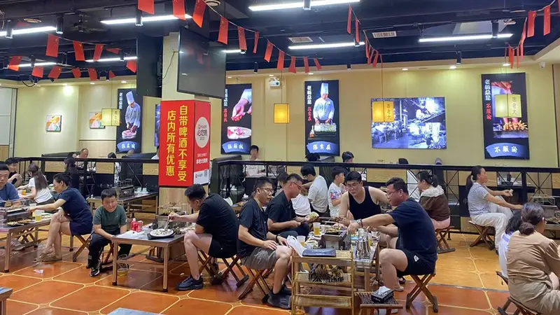 淄博烧烤成本地饮食名片 贴心服务适配多元客群成关键