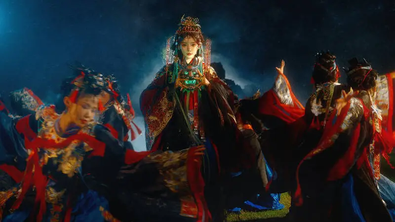 陈卓璇最新写真发布 红衣持火眼下点红演绎异域灵动神秘