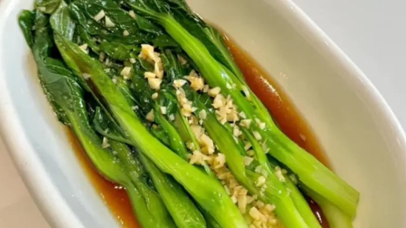 粤菜白灼菜心成餐桌常客 一灼锁鲜尽显岭南清淡本味