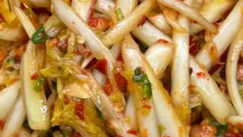 夏日开胃凉菜 溜汁凉拌白菜丝做法快掌握
