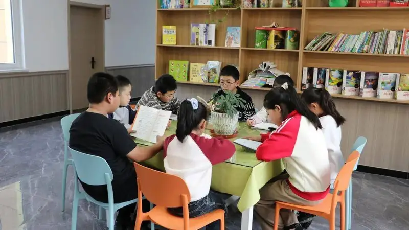 孩子卡喉窒息脸青紫,老师60秒急救救回,医生向家长致谢