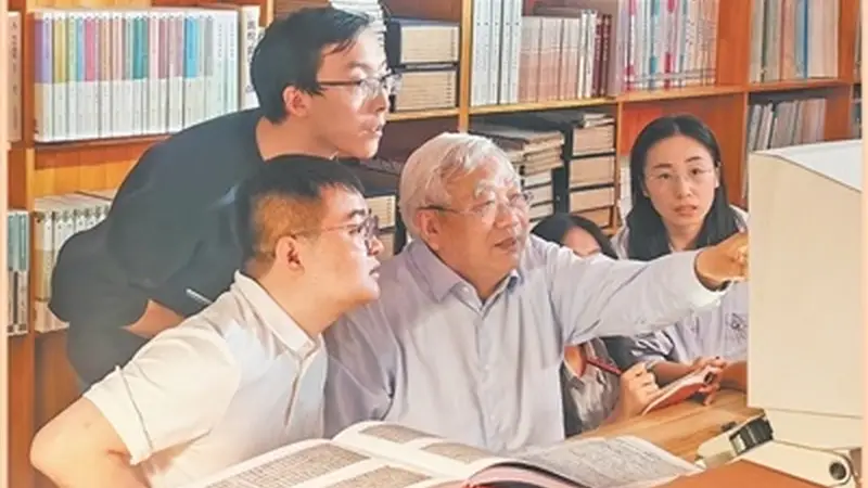 编撰通史 展现敦煌两千年风华（赓续历史文脉）