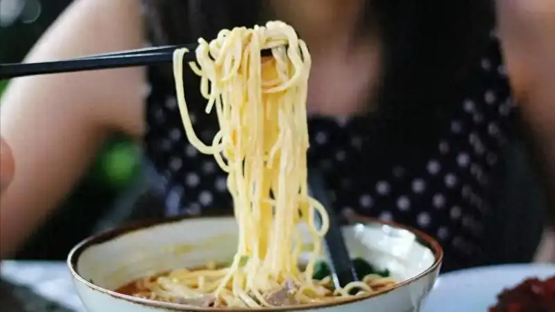 早餐为什么不建议吃面条？医生：不止面条，这5种食物，也要少吃