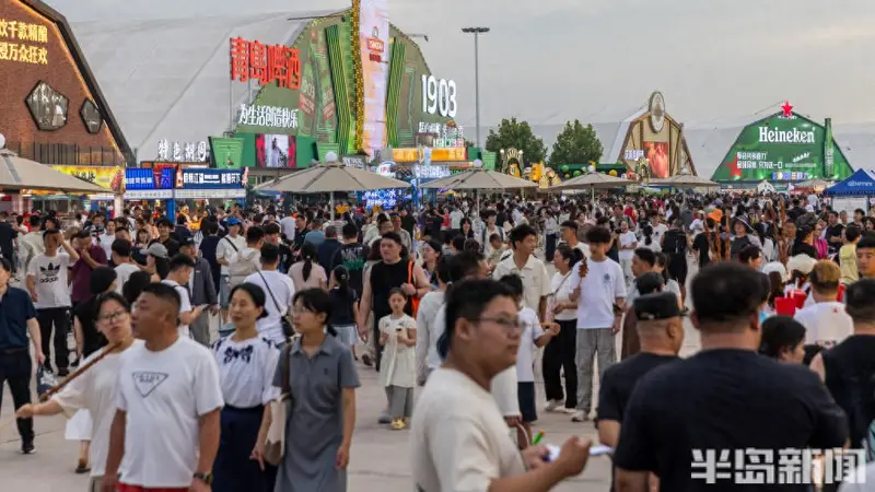 多彩啤酒城,周末人气旺