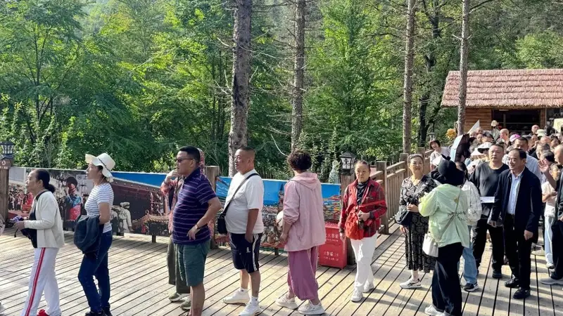 宝兴硗碛藏族乡文旅热潮涌动 “清凉经济”激活暑期消费新动能