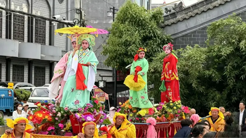 临泉盛夏狂欢季：魔术杂技荟萃美食音乐齐亮相