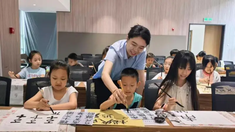 太原古法重光暑期活动让青少年体验清代篆书魅力