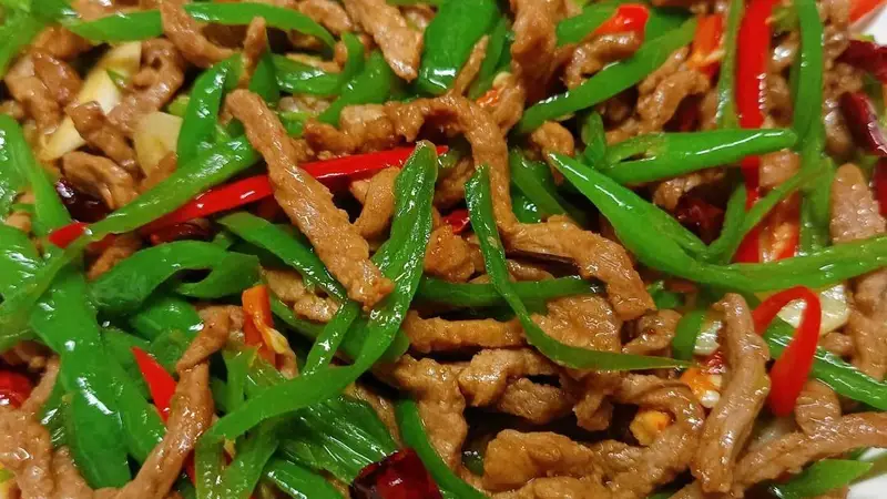 青椒肉丝嫩滑小窍门 粤菜师傅亲传分炒法
