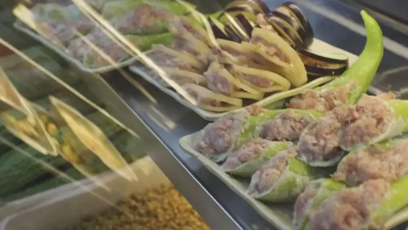 郑州这家山东风味小店 香辣扒皮鱼红烧大肠成老客心头爱