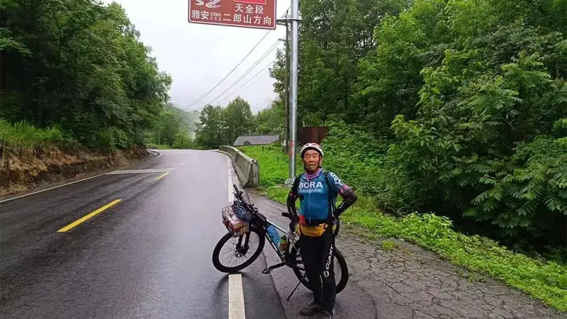 77岁阿城骑手耗时63天骑行6000公里 第三次完成进藏逐梦