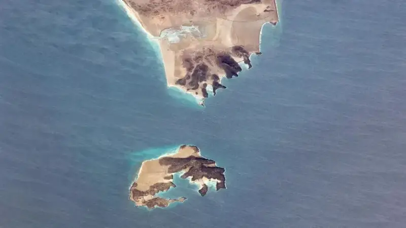 胡塞武装拟向红海曼德海峡通行船只收过路费 中国船舶获豁免