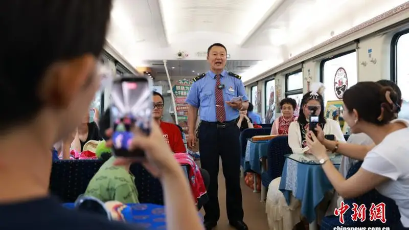 暑运期间K980次列车常态化运行 流动文化车厢助力少数民族文化传播