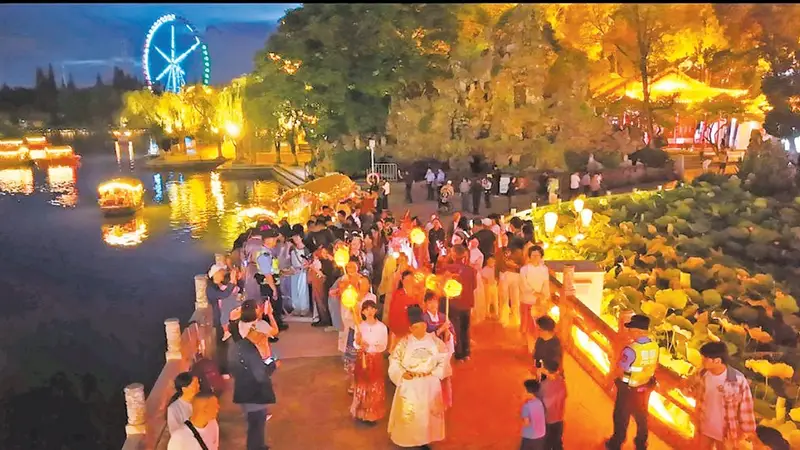 昆明大观公园“大观梦华录”夜游 8月4日引游人如织