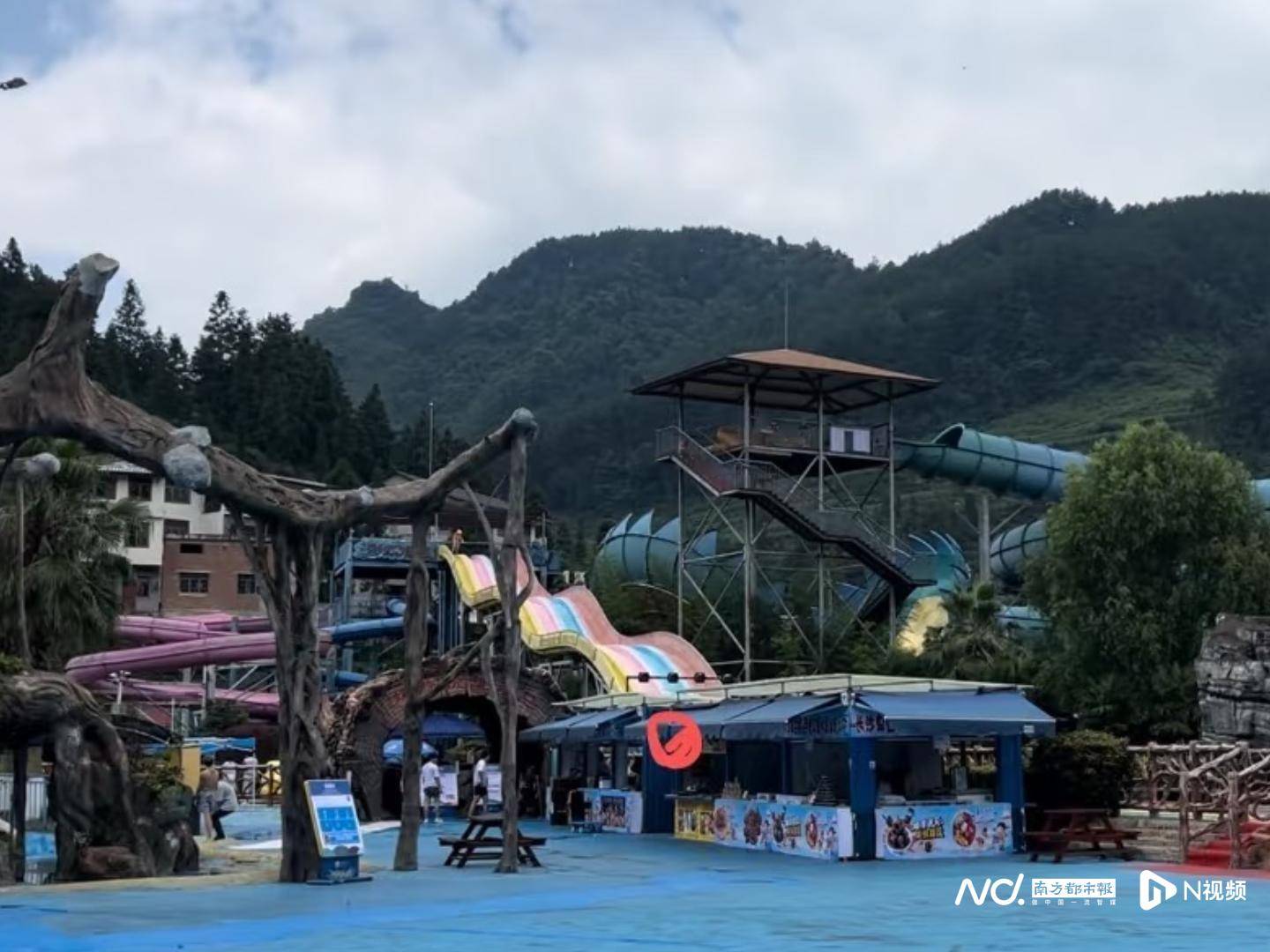 人直接飞了出去？游客称在贵州桃源河坠落受伤，景区：已赔付